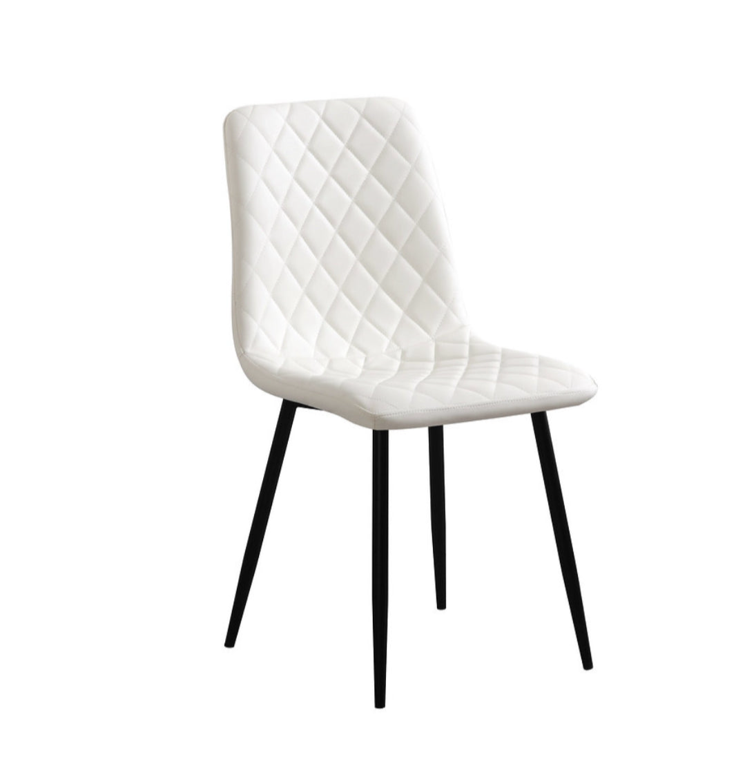 Upholstered White Seat With Black Legs 白色皮椅