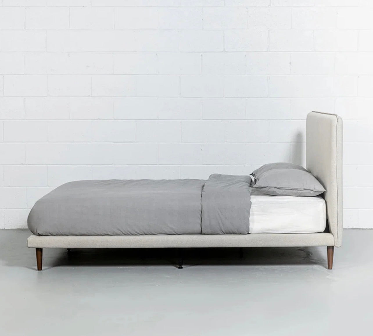 Queen size 轻奢灰软包床架