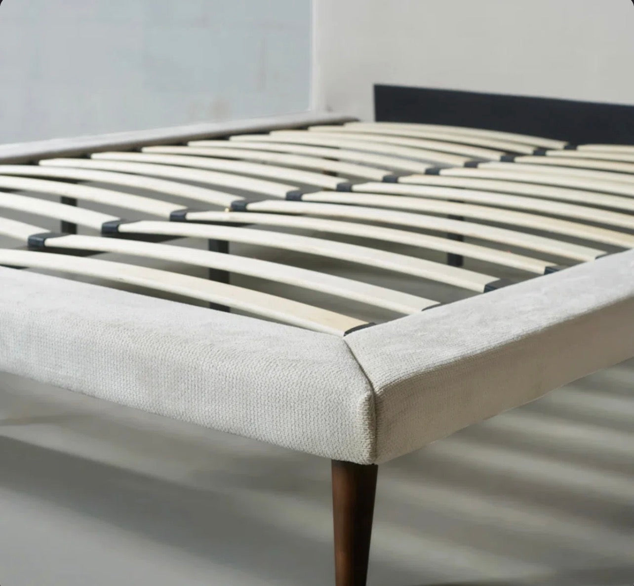 Queen size 轻奢灰软包床架