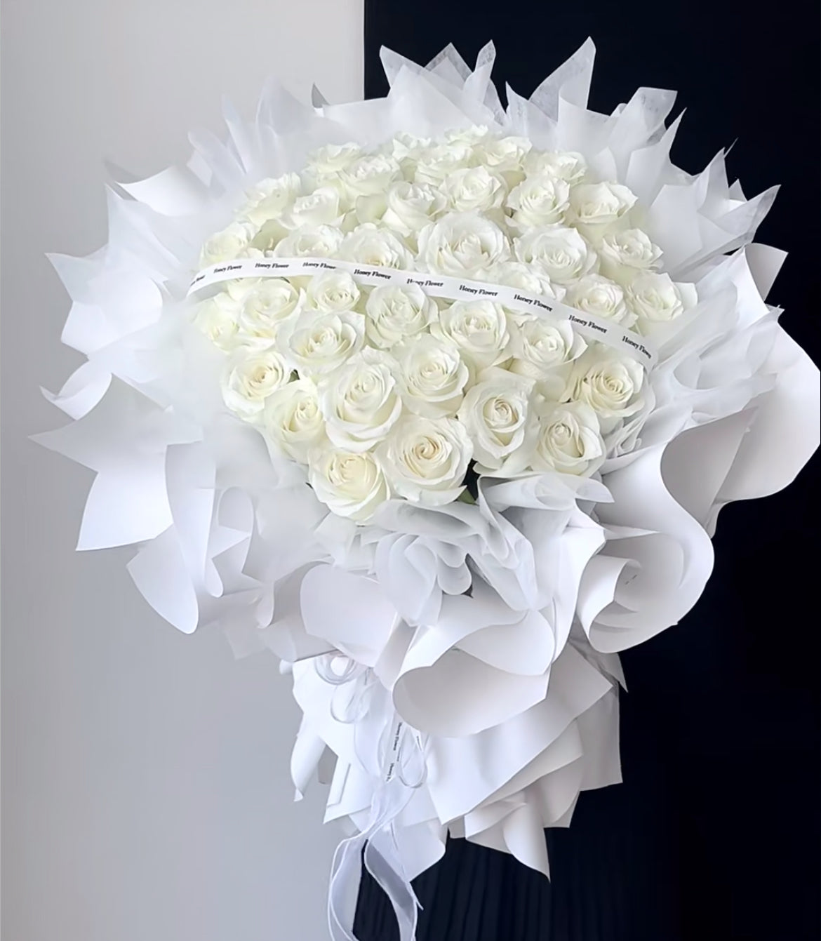 33朵白玫瑰白月光花束