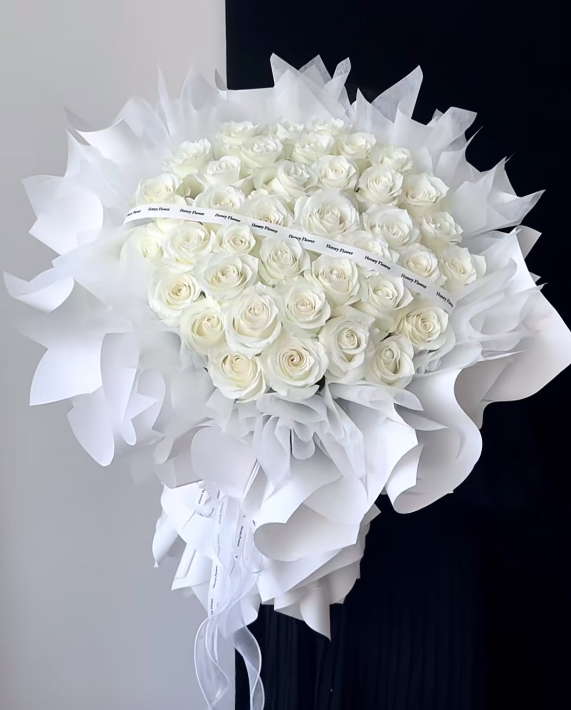 33朵白玫瑰白月光花束